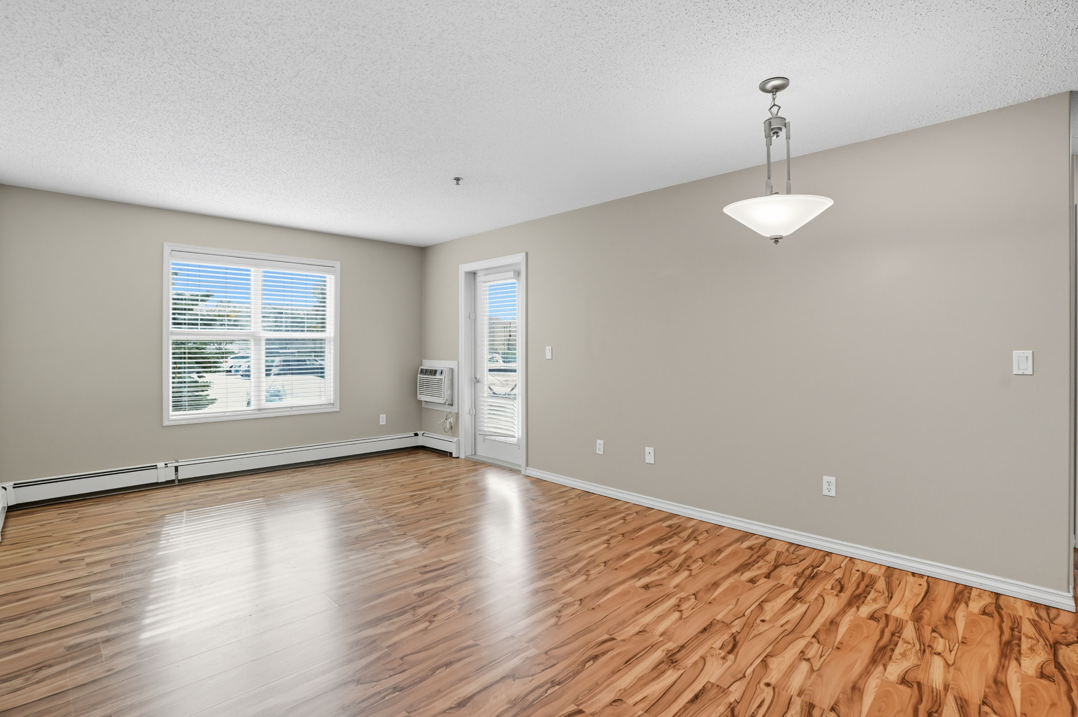 B103 103 Wellman Crescent living room