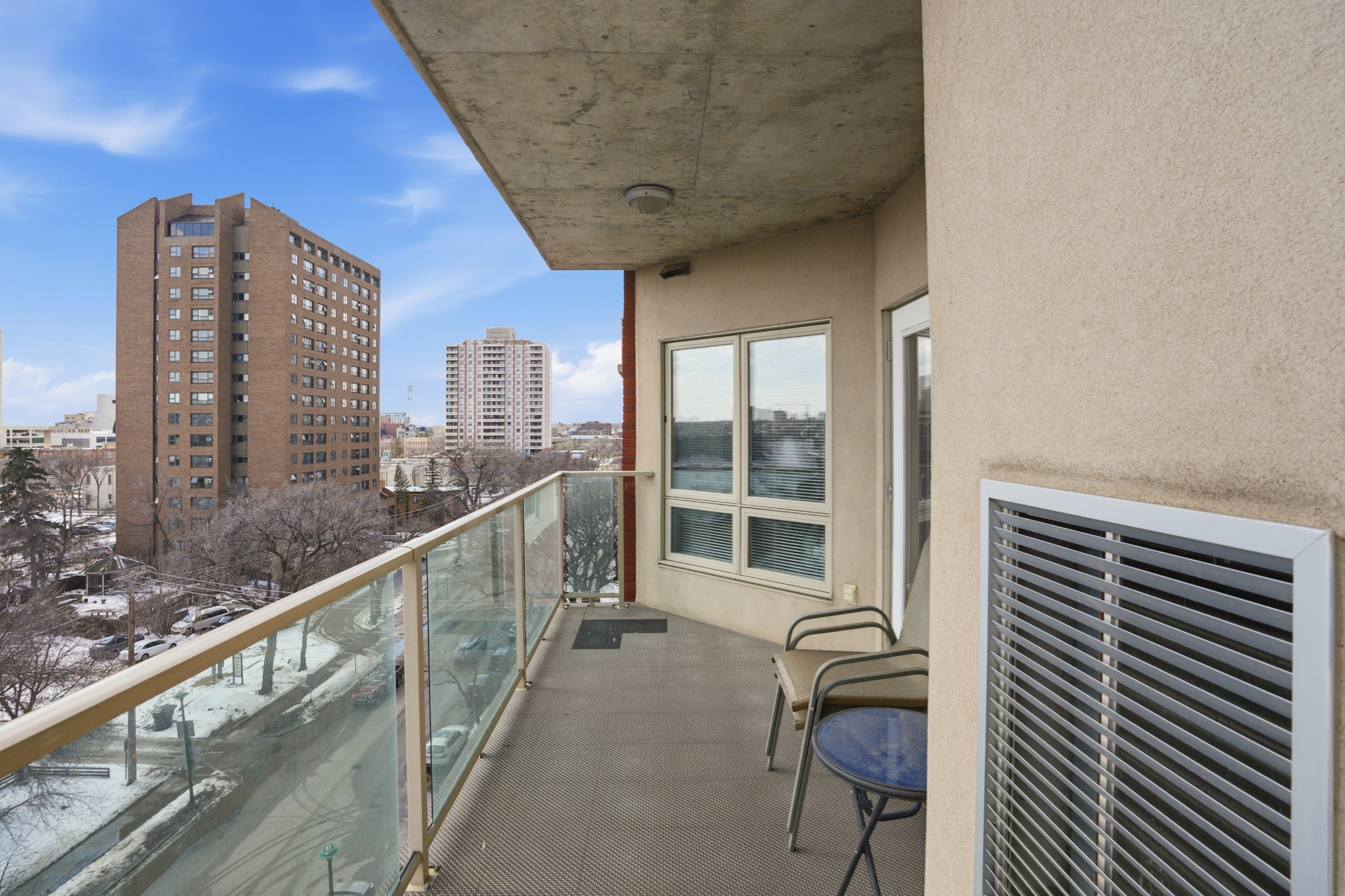 701-902 Spadina Cres East