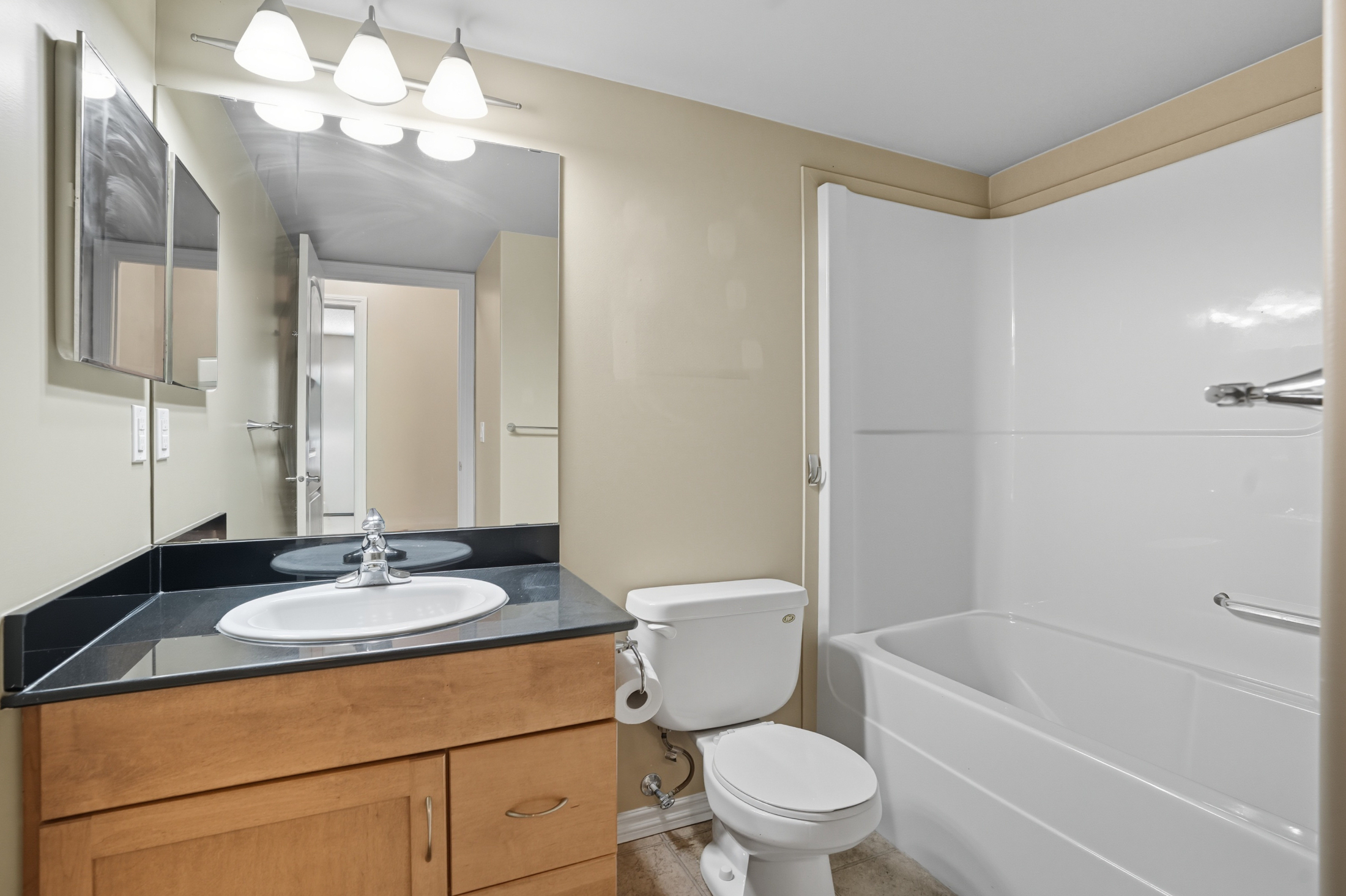 B103 103 Wellman Crescent 4 piece bathroom